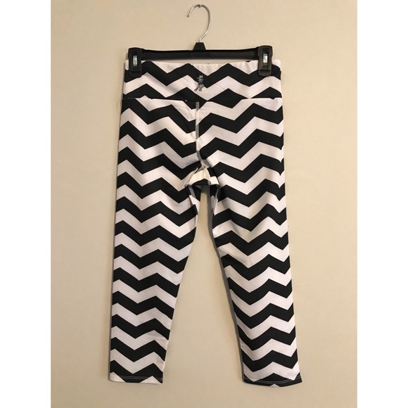 Chevron Print Capris - Picture 6 of 7